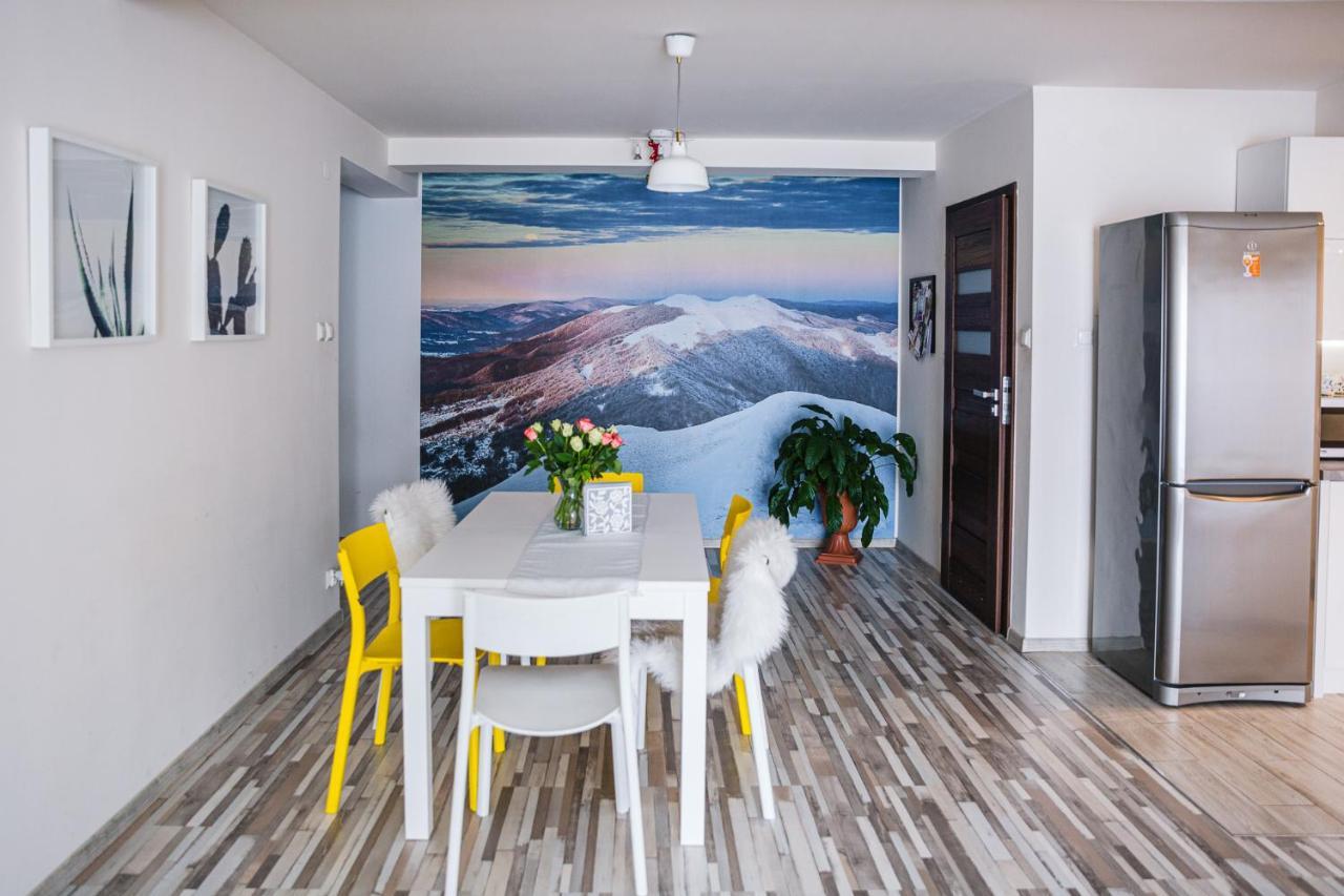 Apartament W Centrum Ustrzyki Dolne Esterno foto